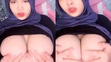 Arrazyny Ukhti Hijab Cantik Bibir Menggoda poster