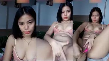 Bokep Indo Cewek Cantik Colmek Pake Dildo Hot poster