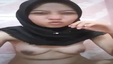 Bokep Jilbab Melly Pecah Perawan Penuh Lendir poster