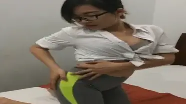 Cewek Kacamata Hot Seksi Ngentot Liar poster